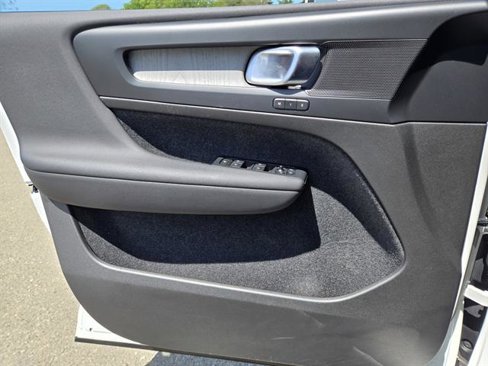 Certified 2023 Volvo XC40 B4 Plus image 19