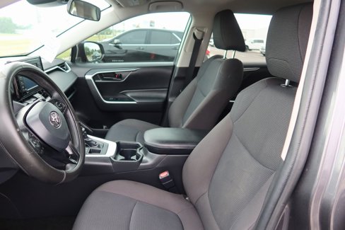 Used 2020 Toyota RAV4 LE image 9