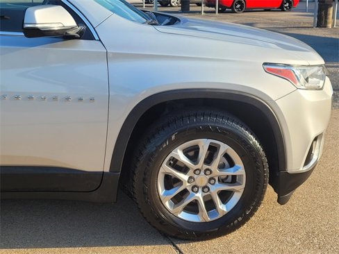 Used 2020 Chevrolet Traverse LT image 8