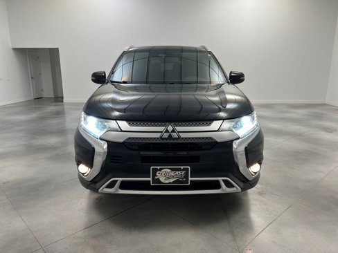 Used 2020 Mitsubishi Outlander SE image 2