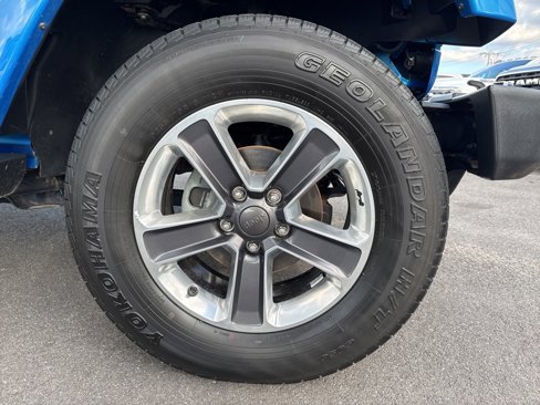Used 2015 Jeep Wrangler Unlimited Sahara w/ Connectivity Group image 11