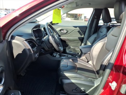Used 2019 Jeep Cherokee Latitude Plus w/ Cold Weather Group image 4