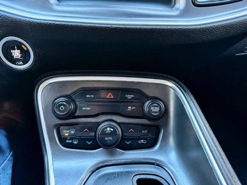 Used 2019 Dodge Challenger SXT image 23