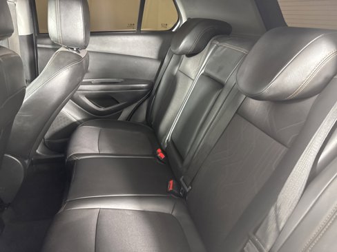 Used 2020 Chevrolet Trax LT w/ LT Convenience Package image 25