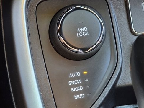 Used 2020 Jeep Compass Latitude w/ Cold Weather Group image 13