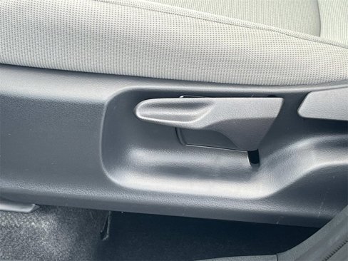 Used 2025 Toyota Corolla Cross L image 24