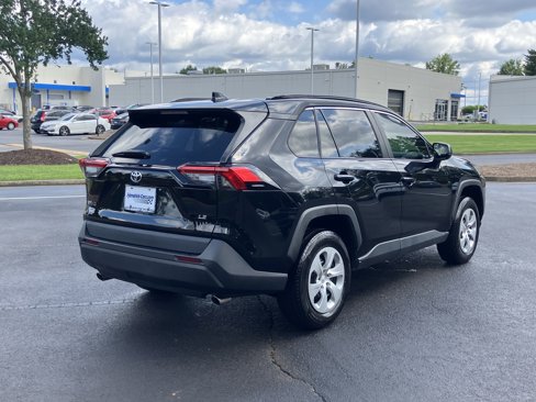 Used 2021 Toyota RAV4 LE image 10