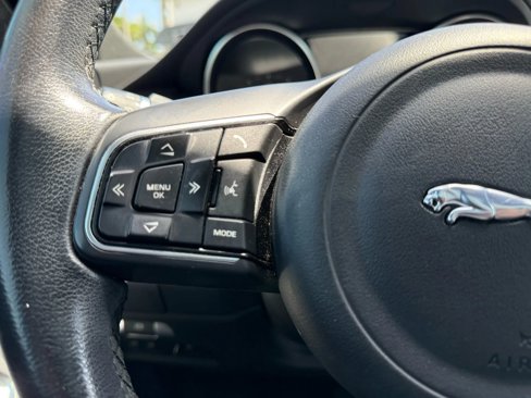 Used 2018 Jaguar E-PACE SE image 24