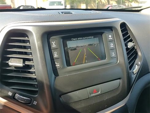 Used 2015 Jeep Cherokee Latitude w/ Comfort/Convenience Group image 21