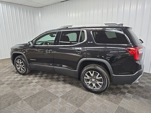 Used 2023 GMC Acadia SLE w/ Driver Convenience Package image 4