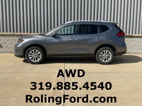 Used 2017 Nissan Rogue SV image 2