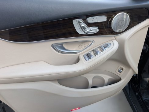 Used 2021 Mercedes-Benz GLC 300 image 14