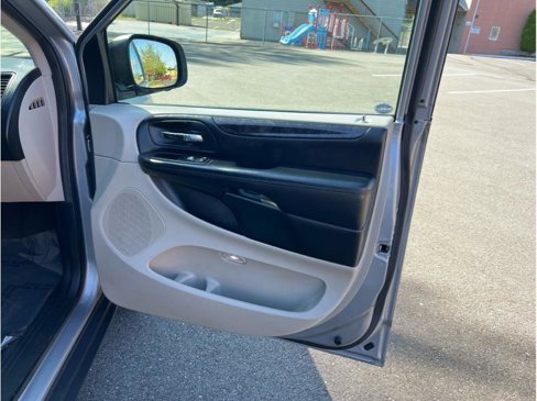 Used 2016 Dodge Grand Caravan American Value Package w/ UConnect Hands-Free Group image 19