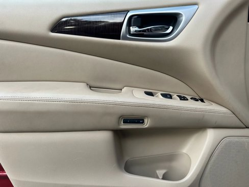 Used 2016 Nissan Pathfinder Platinum image 9