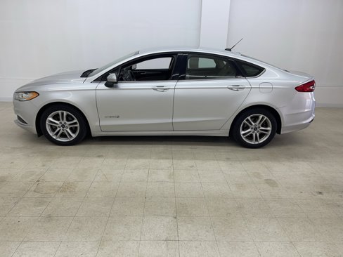 Used 2018 Ford Fusion S image 2