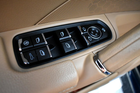 Used 2013 Porsche Cayenne GTS image 39
