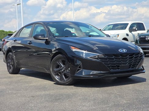 Used 2021 Hyundai Elantra SEL w/ Convenience Package image 1