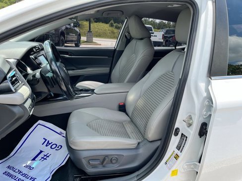 Used 2019 Toyota Camry SE image 16