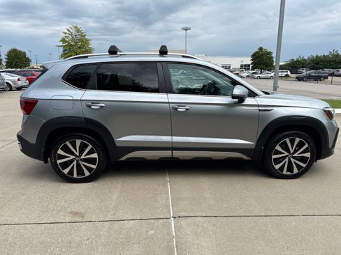 Used 2022 Volkswagen Taos SE image 6