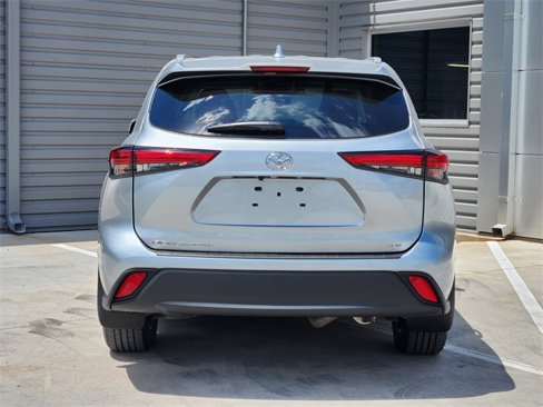 Used 2022 Toyota Highlander XLE image 7