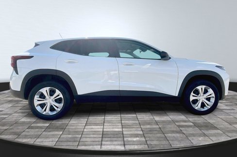 Used 2025 Chevrolet Trax LS image 16