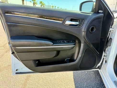 Used 2017 Chrysler 300 C image 10