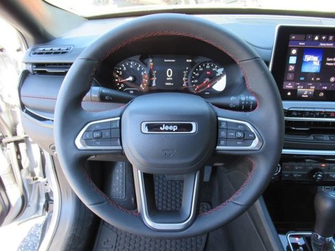Used 2024 Jeep Compass Trailhawk image 18