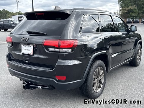 Used 2016 Jeep Grand Cherokee Laredo 75th Anniversary image 8