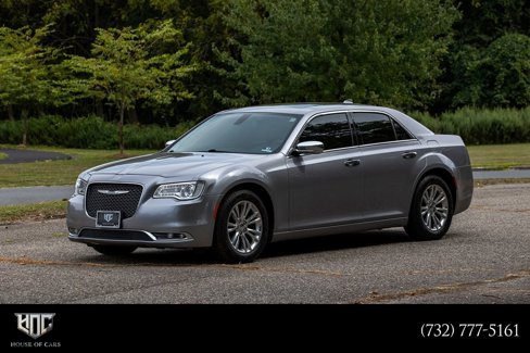 Used 2017 Chrysler 300 C image 1