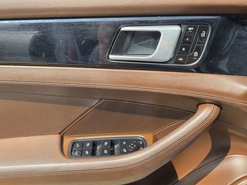 Used 2020 Porsche Panamera 4S image 23
