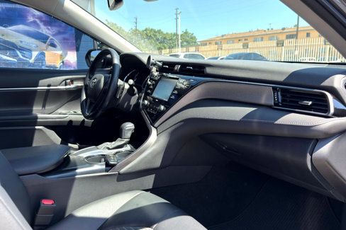 Used 2020 Toyota Camry SE image 14