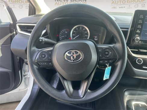 Used 2021 Toyota Corolla LE image 12