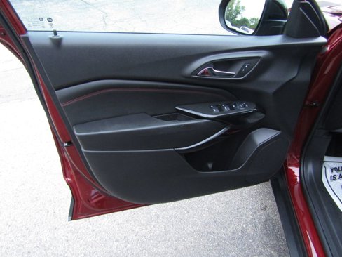 Used 2025 Chevrolet Trax RS w/ Driver Confidence Package image 11