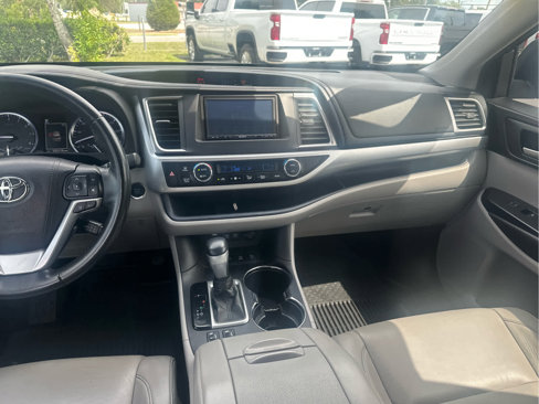 Used 2018 Toyota Highlander XLE image 14