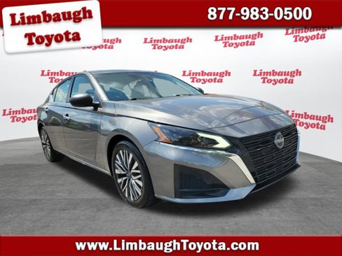 Used 2024 Nissan Altima 2.5 SV image 1