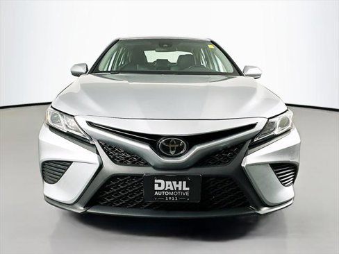 Certified 2020 Toyota Camry SE image 2