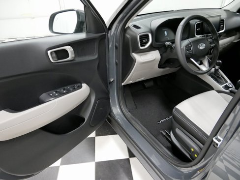 New 2025 Hyundai Venue SEL image 11