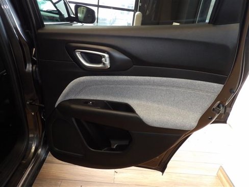 Used 2022 Jeep Compass Latitude image 15