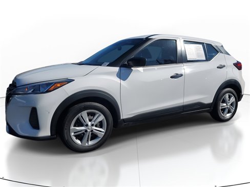 Used 2024 Nissan Kicks S image 3