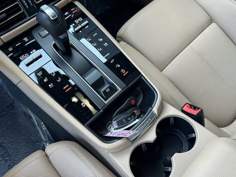 Certified 2025 Porsche Macan image 23