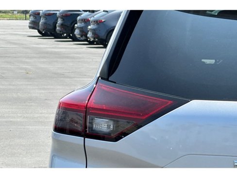 Used 2022 Nissan Rogue SV image 46