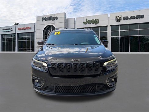 Certified 2019 Jeep Cherokee Latitude w/ Popular Appearance Group image 8
