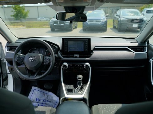 Used 2021 Toyota RAV4 XLE image 11