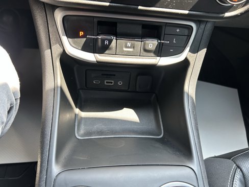 Used 2022 GMC Terrain SLT w/ LPO, Floor Liner Package image 32