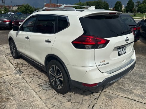Used 2017 Nissan Rogue SL w/ SL Premium Package image 3