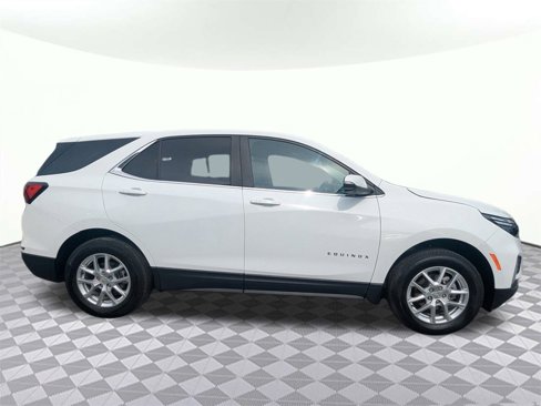 Used 2024 Chevrolet Equinox LT image 2