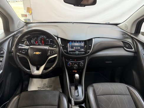Used 2022 Chevrolet Trax LT w/ LT Convenience Package image 8