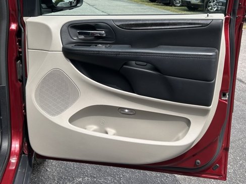 Used 2015 Dodge Grand Caravan American Value Package w/ UConnect Hands-Free Group image 10