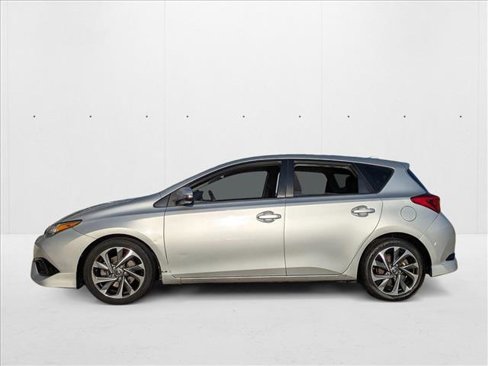 Used 2017 Toyota Corolla iM image 9