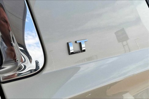 Used 2015 Chevrolet Suburban LT image 10
